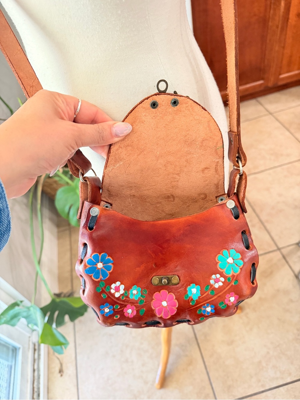 Tooled Leather Floral Crossbody Bag Brown Boho Purse - Picture 8 of 10